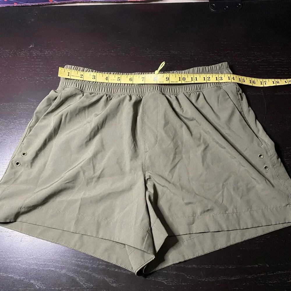 Old Navy Active StretchTech Shorts in Olive size S - Picture 3 of 6